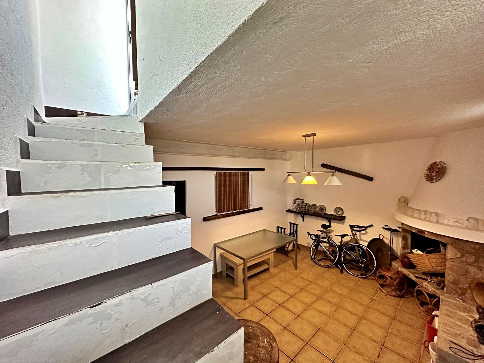 Espaciosa casa de pueblo con garaje interno