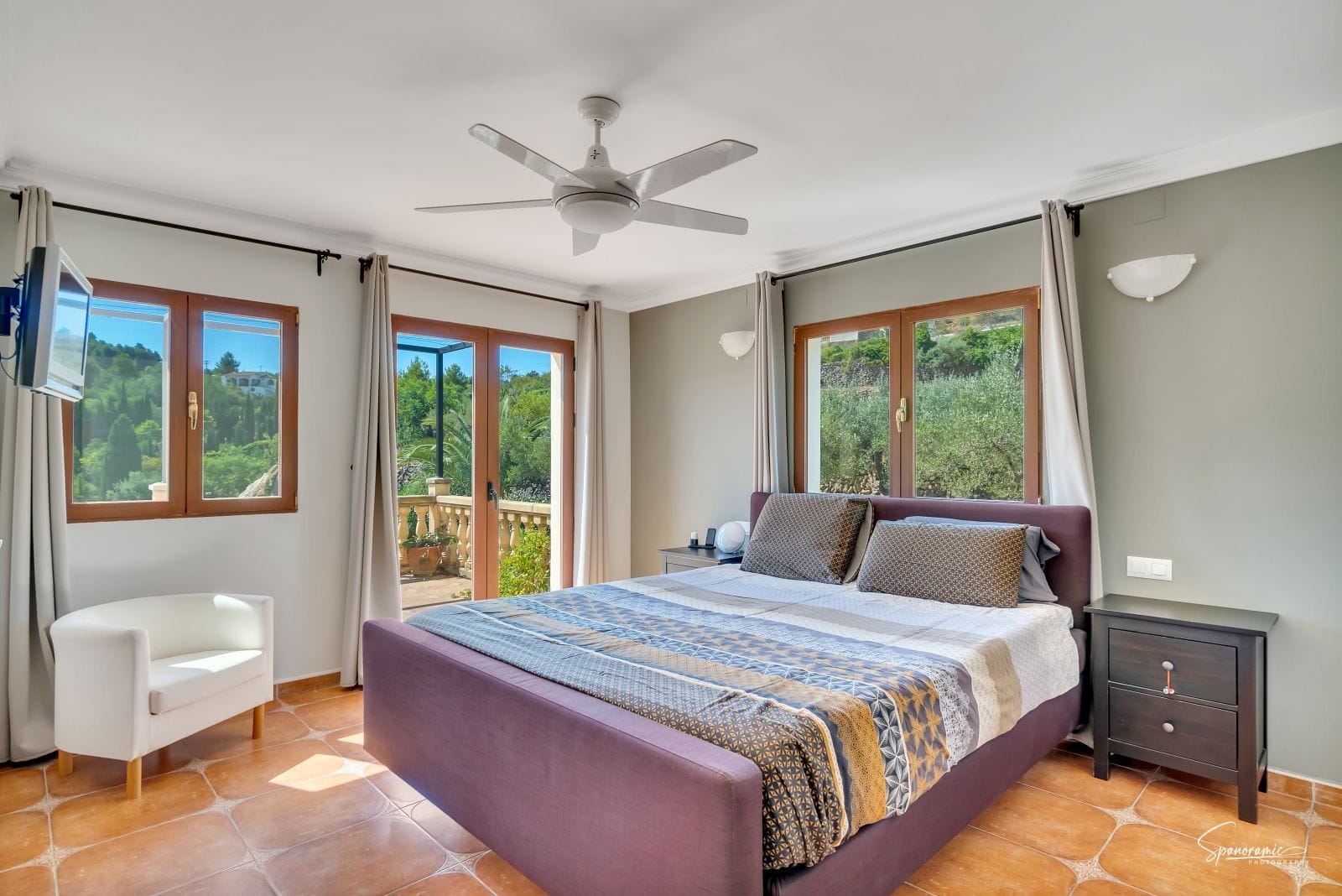 Amplia villa con carácter, piscina y hermoso jardín en Llíber – en el corazón del Valle de Jalón