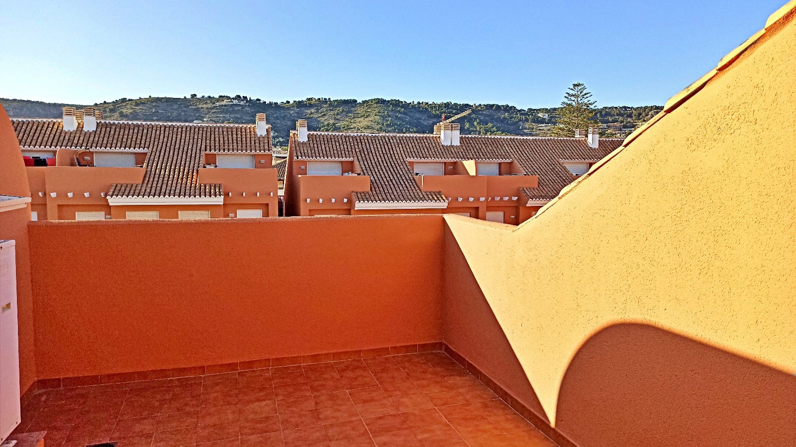 Estupenda casa adosada con piscina comunitaria