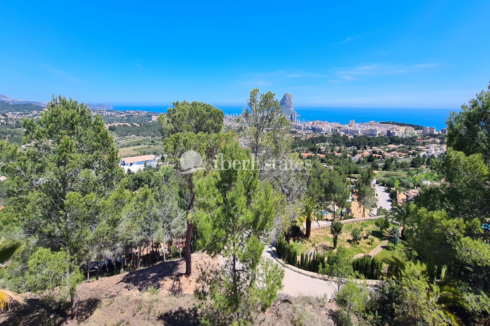 Parcela de 2500 m2 en Calpe, Oltamar