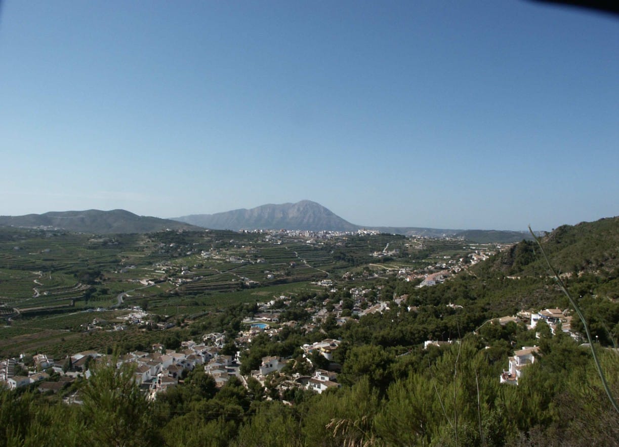 Parcela de 1.610 m² con vistas al mar en Benitachell – sin obligación de construir!
