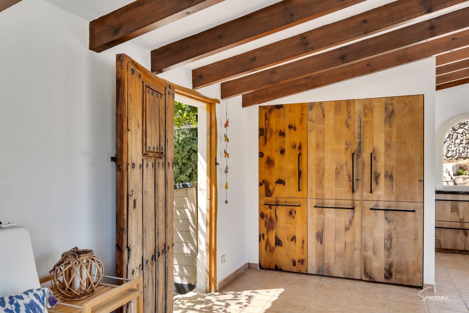 Amplia villa con carácter, piscina y hermoso jardín en Llíber – en el corazón del Valle de Jalón