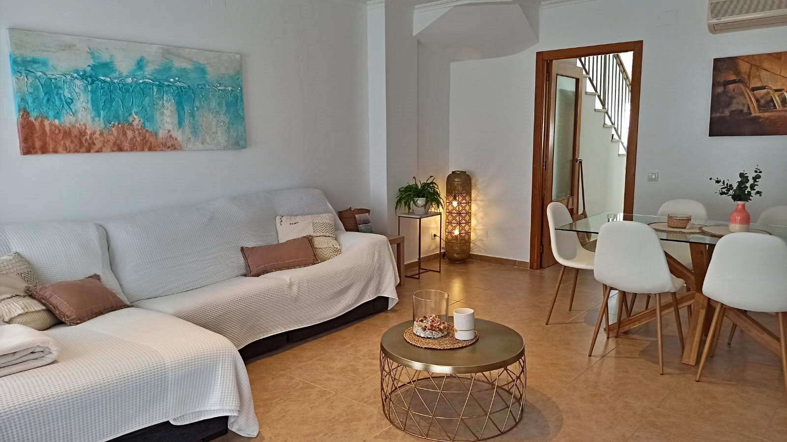 Estupenda casa adosada con piscina comunitaria