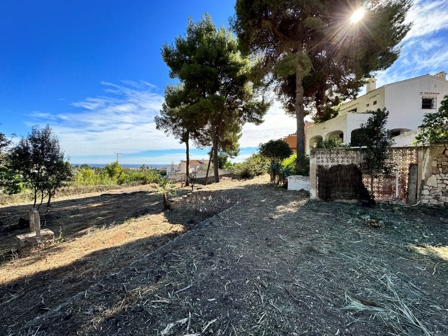 Parcela de 2734 m2 con vistas al mar