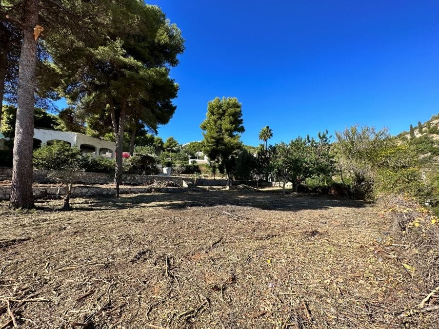 Parcela de 2734 m2 con vistas al mar