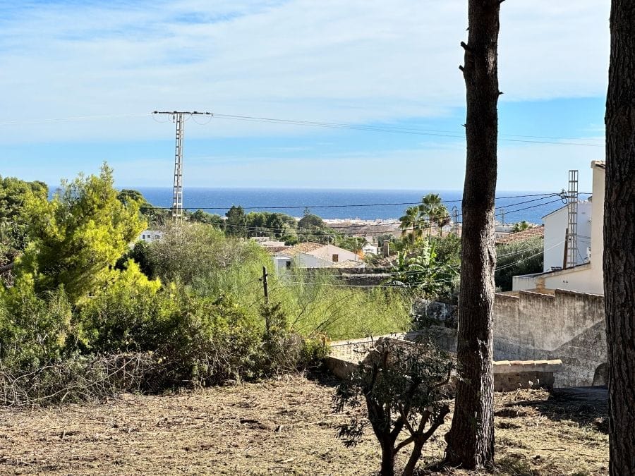 Parcela de 2734 m2 con vistas al mar
