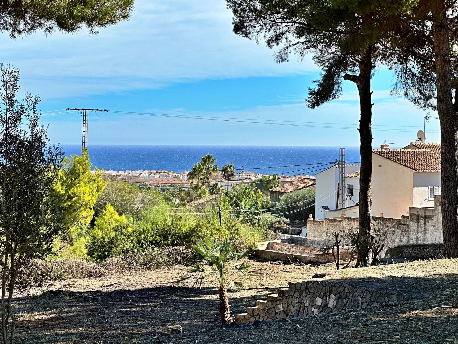Proyecto de villa moderna con vistas al mar en lugar idílico