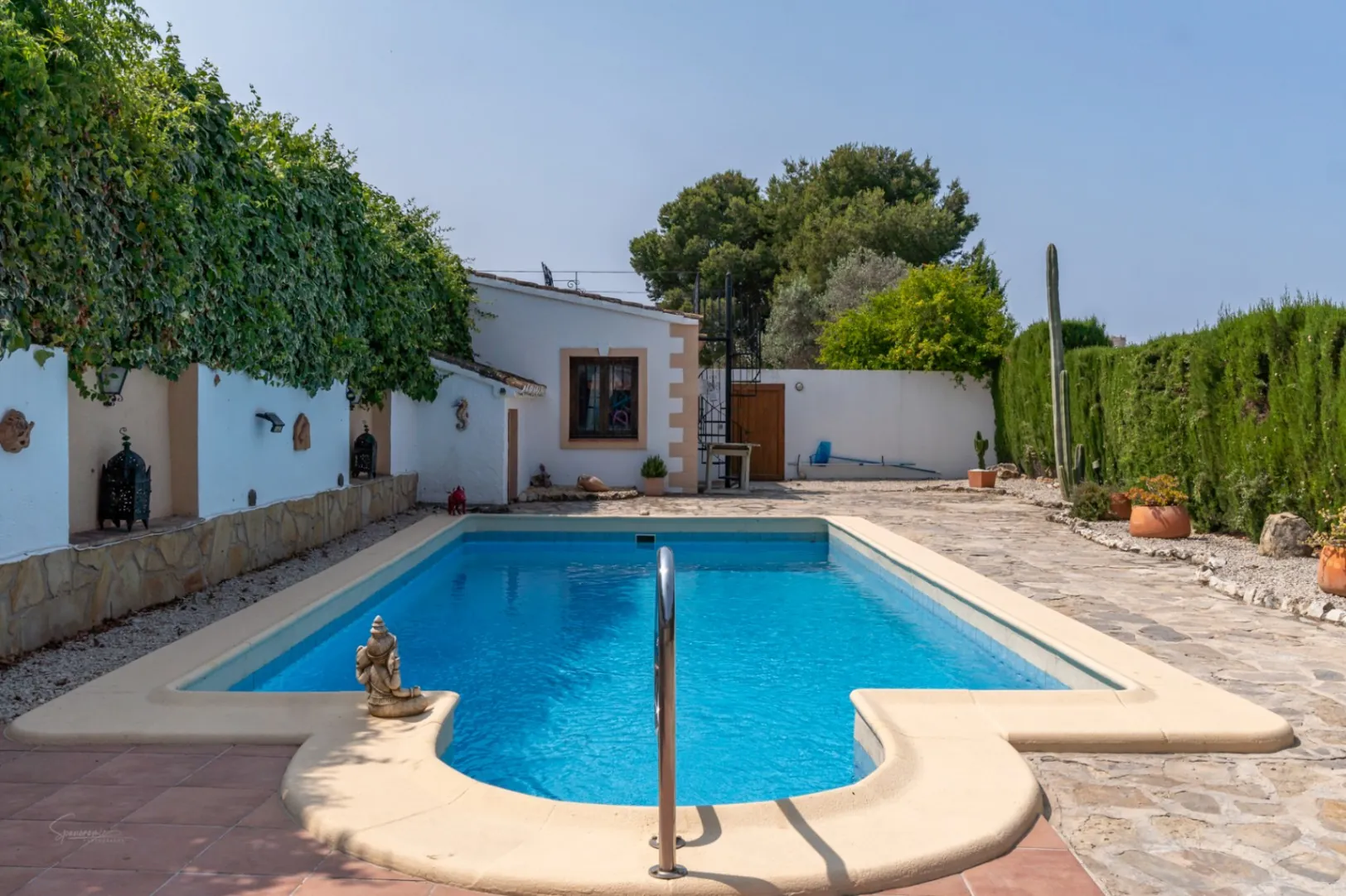 Encantadora Finca de 4 Habitaciones en Ubicación Tranquila Cerca del Centro de Teulada