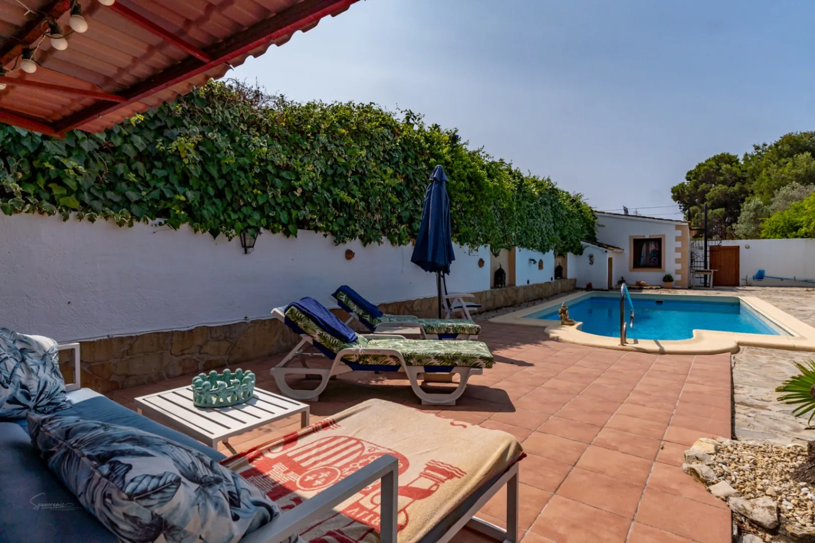 Encantadora Finca de 4 Habitaciones en Ubicación Tranquila Cerca del Centro de Teulada