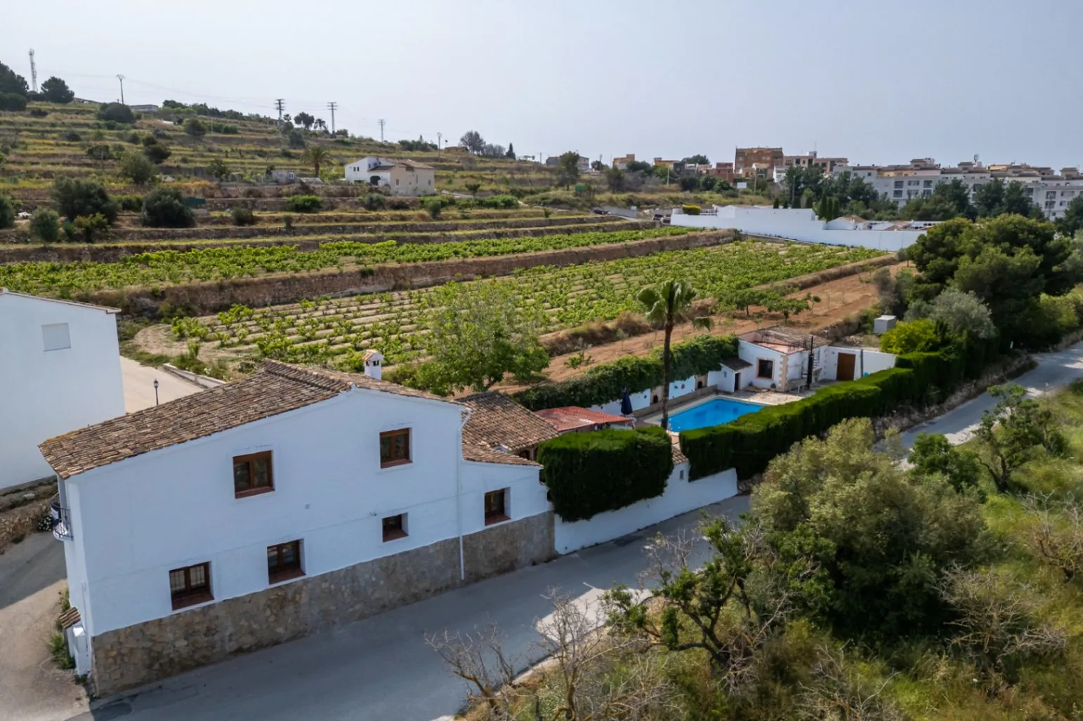 Encantadora Finca de 4 Habitaciones en Ubicación Tranquila Cerca del Centro de Teulada