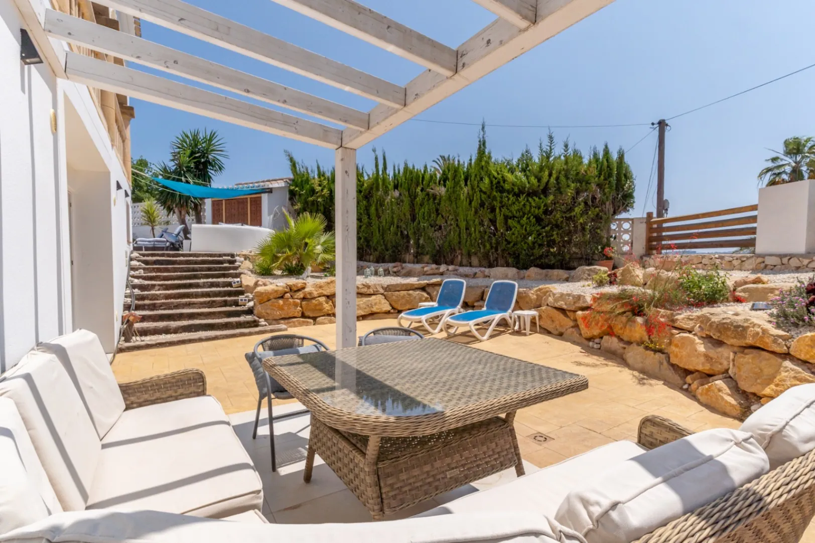 Elegante villa completamente renovada con vistas impresionantes en Rafalet, Jávea