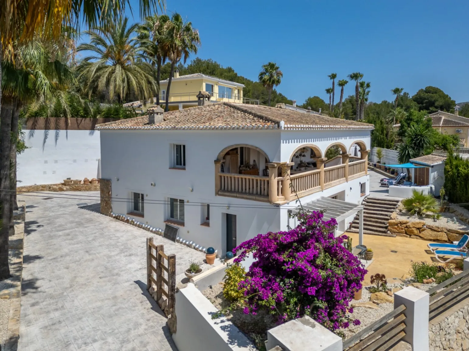 Elegante villa completamente renovada con vistas impresionantes en Rafalet, Jávea