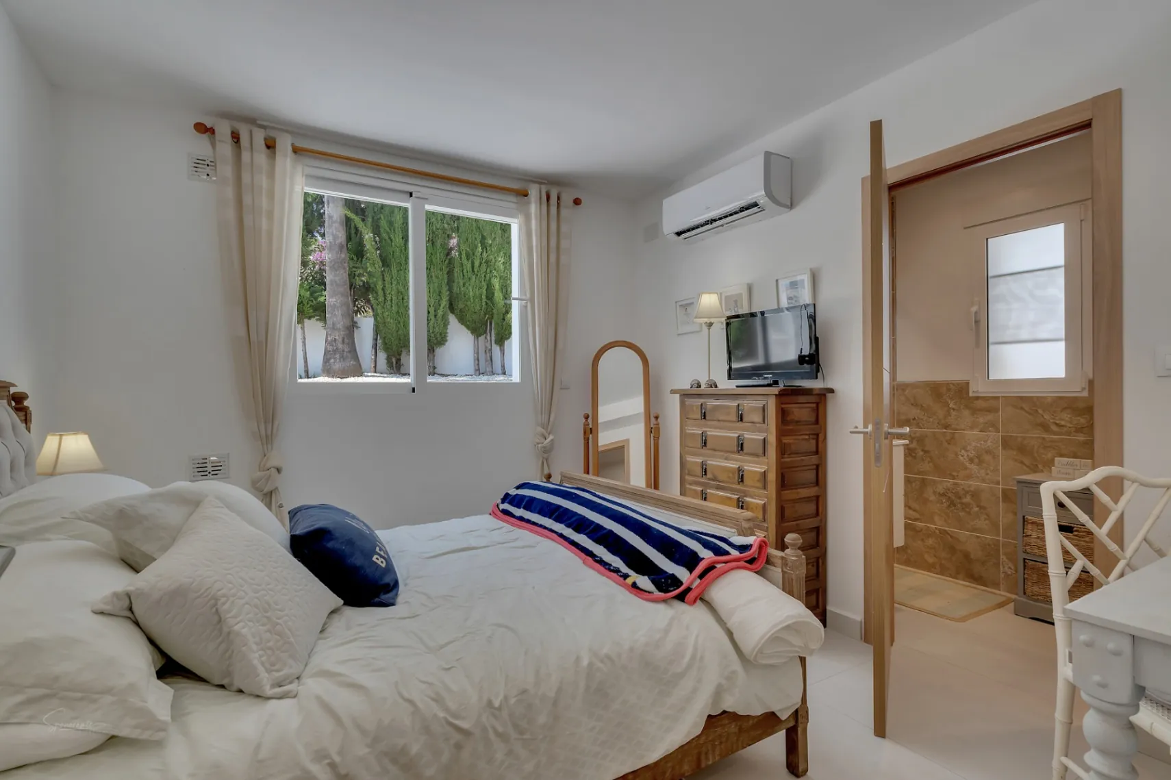 Elegante villa completamente renovada con vistas impresionantes en Rafalet, Jávea
