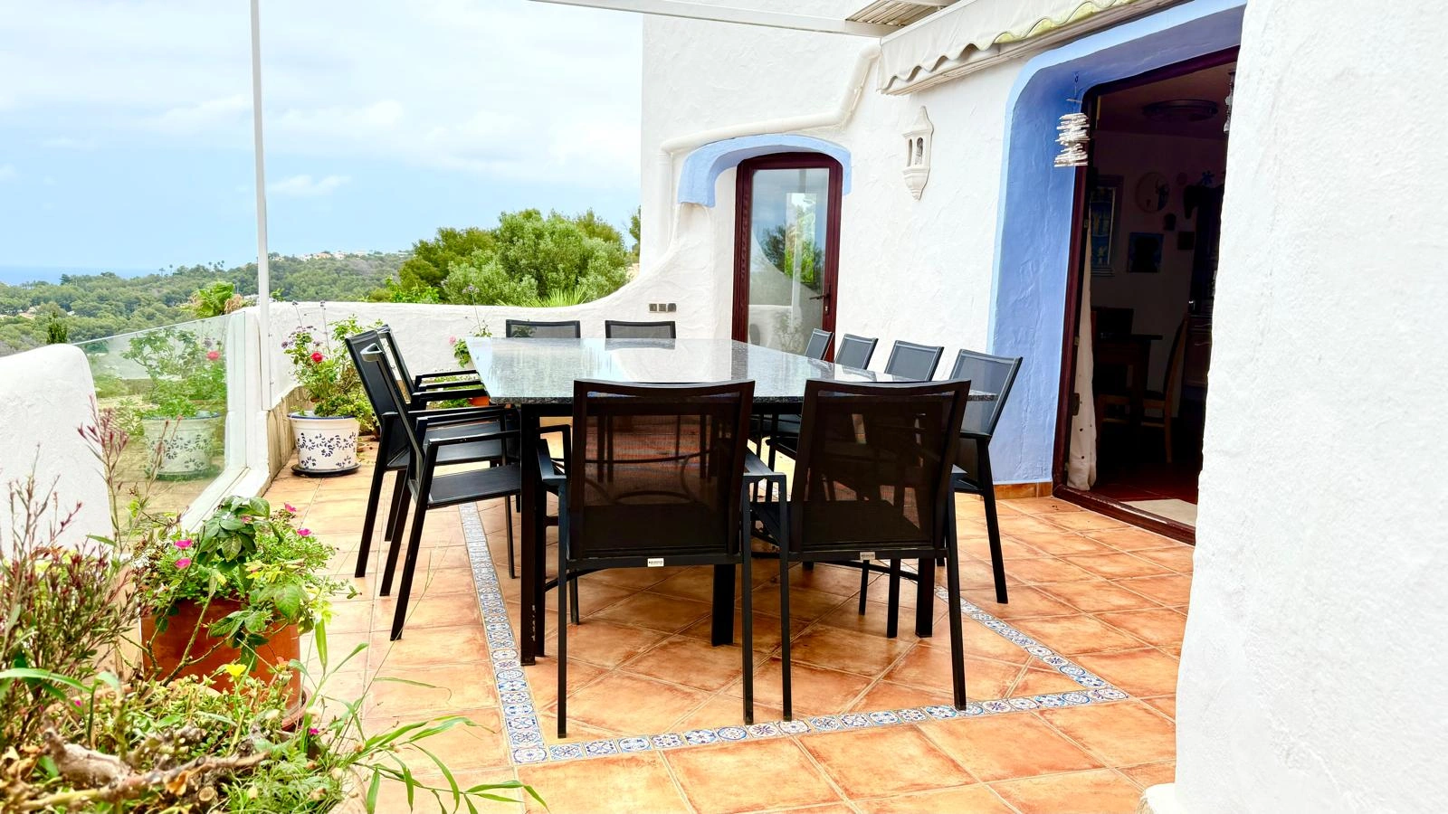 Encantadora villa de estilo ibicenco con vistas panorámicas al mar en Jávea