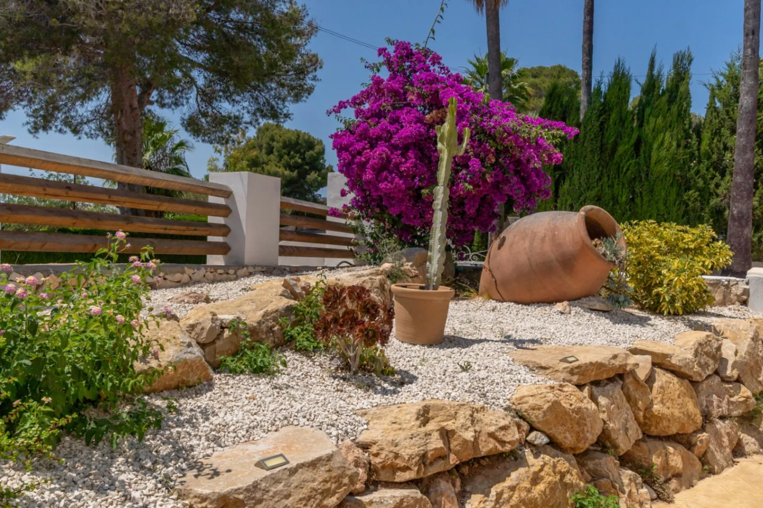 Elegante villa completamente renovada con vistas impresionantes en Rafalet, Jávea