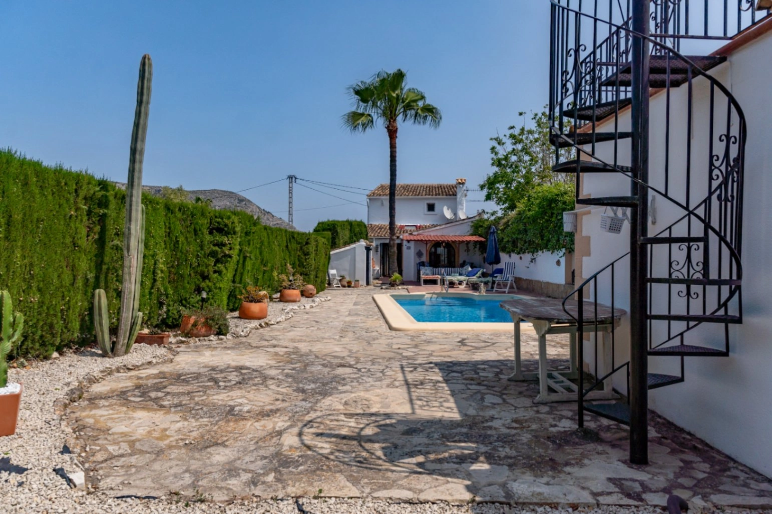 Encantadora Finca de 4 Habitaciones en Ubicación Tranquila Cerca del Centro de Teulada