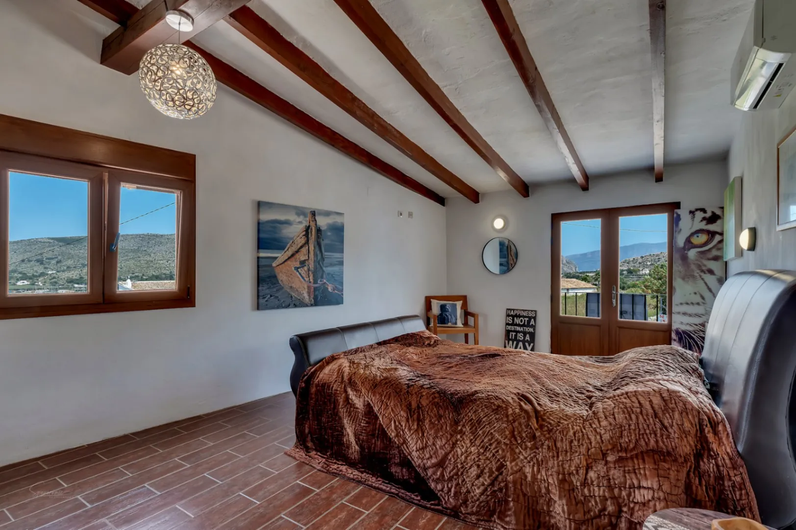 Encantadora Finca de 4 Habitaciones en Ubicación Tranquila Cerca del Centro de Teulada