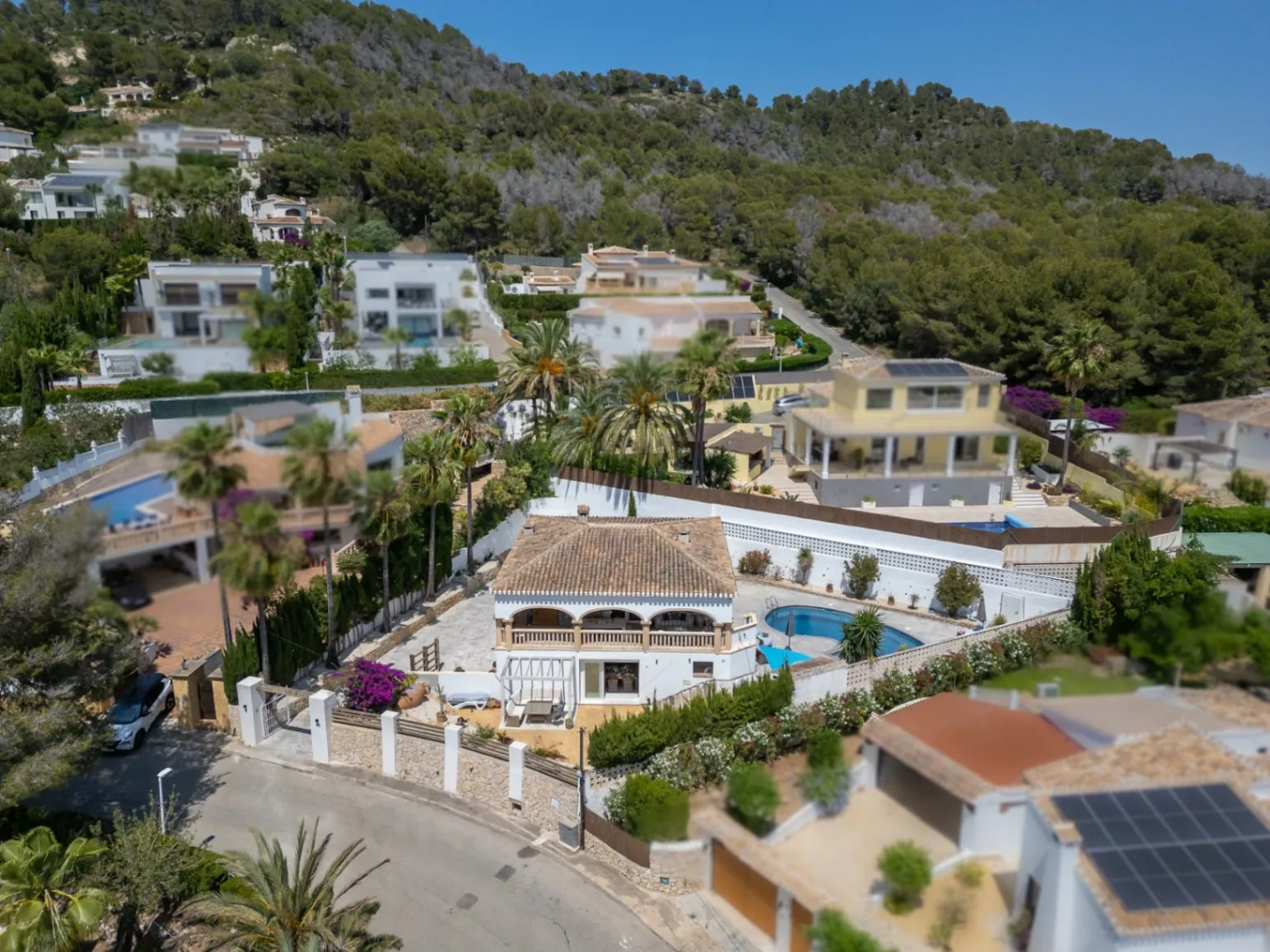 Elegante villa completamente renovada con vistas impresionantes en Rafalet, Jávea