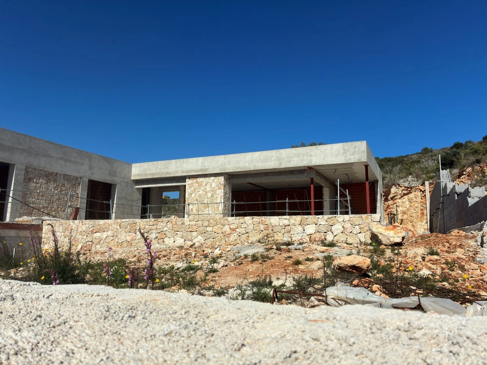 Obra nueva en Benitachell, de estilo moderno y minimalista
