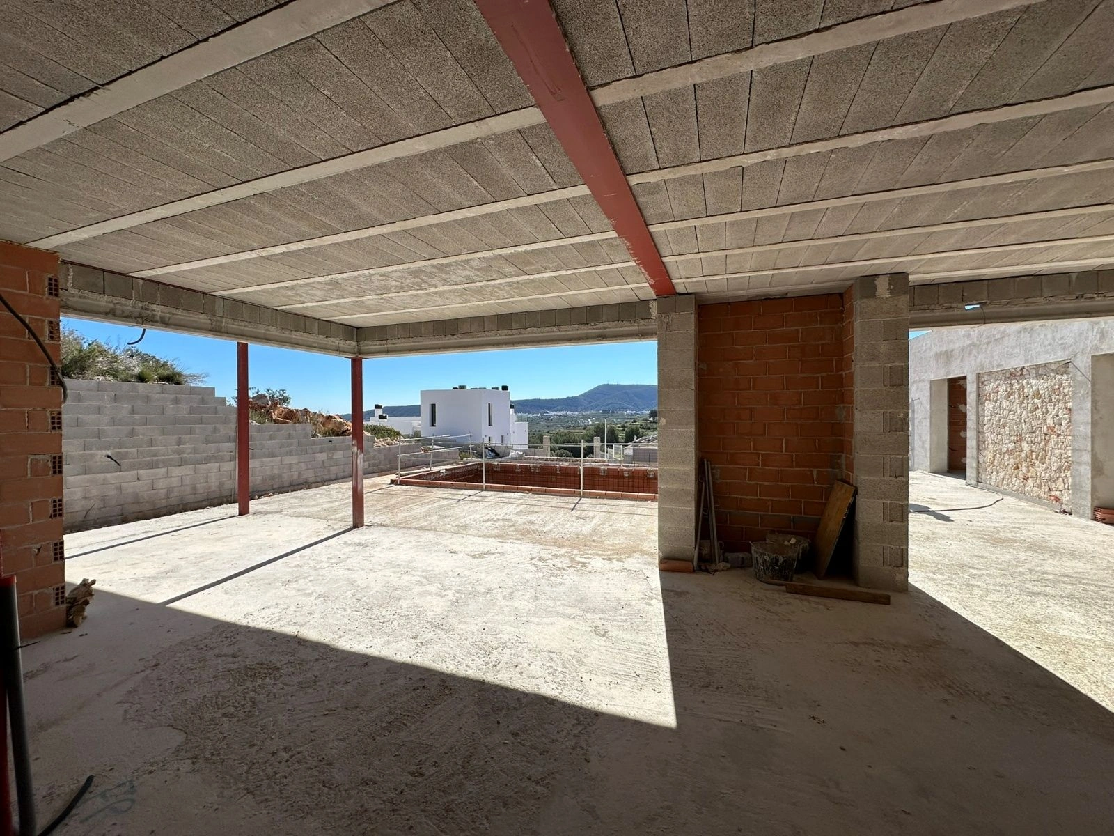 Obra nueva en Benitachell, de estilo moderno y minimalista