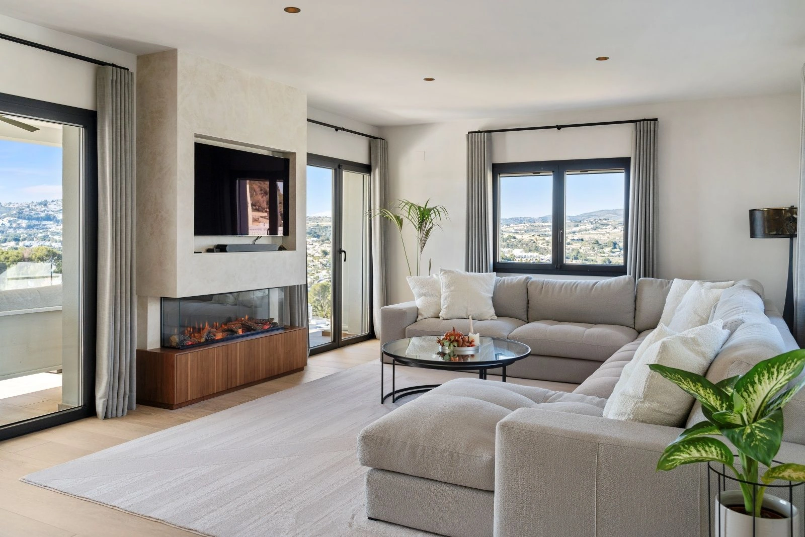 Villa completamente reformada con vistas al mar en Moraira
