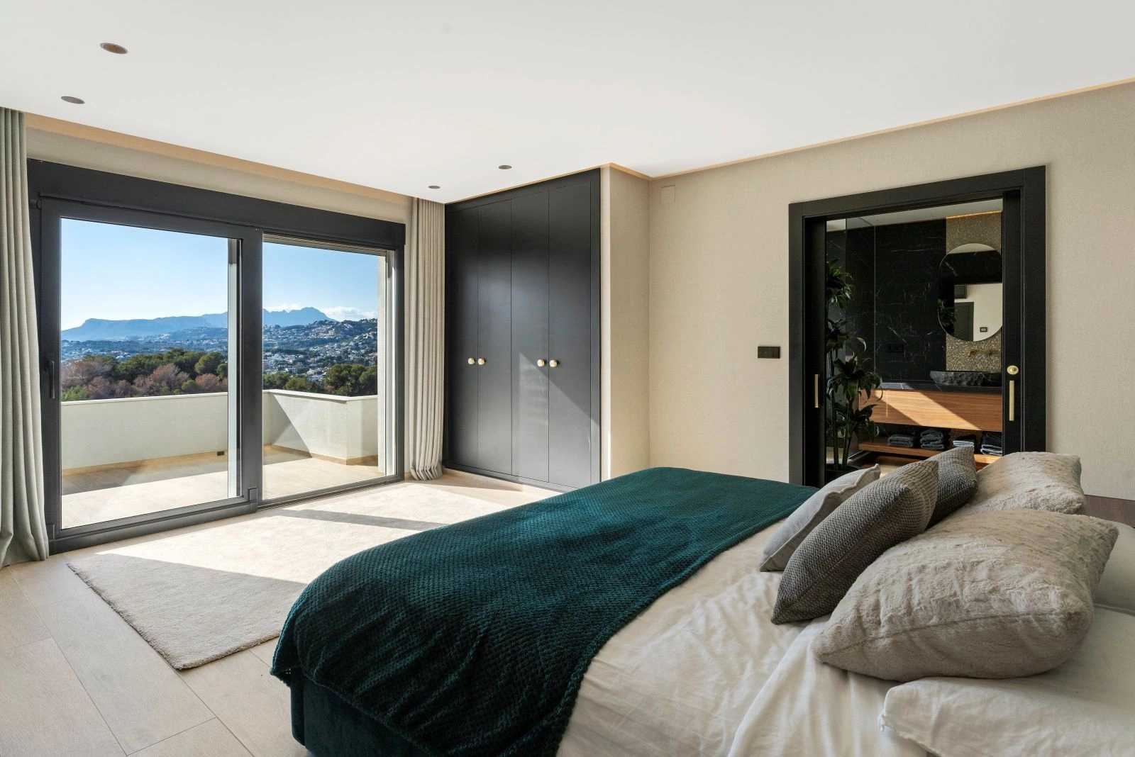 Villa completamente reformada con vistas al mar en Moraira