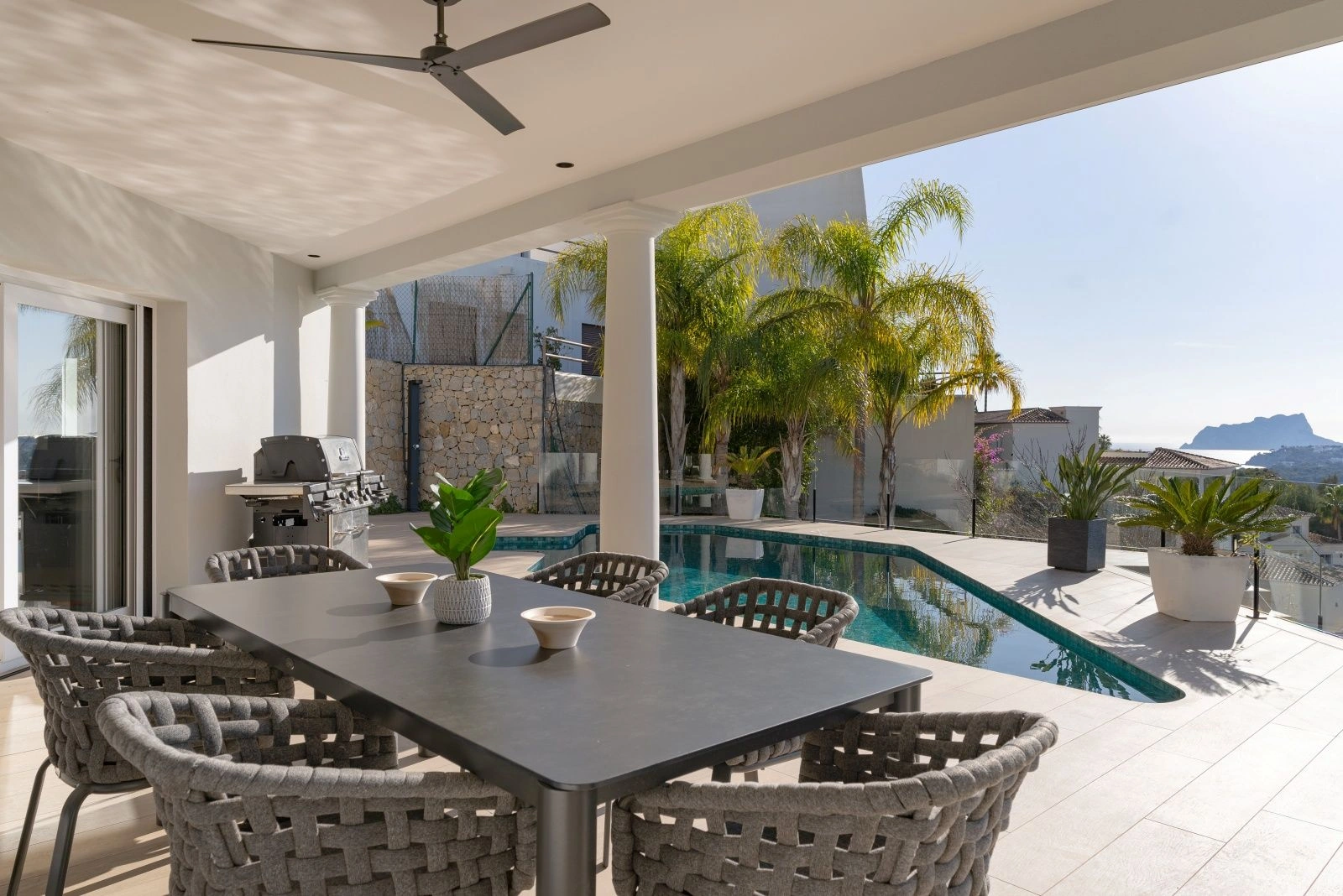 Villa completamente reformada con vistas al mar en Moraira