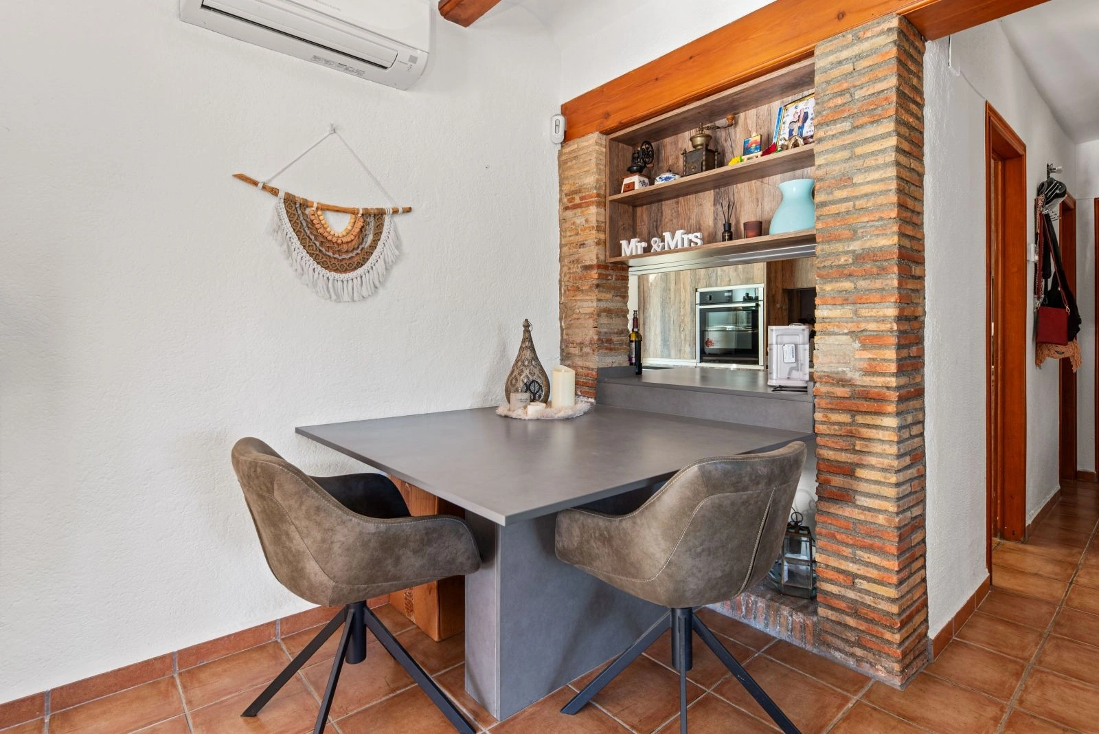 Villa mediterránea con carácter, apartamentos de invitados y estupendas vistas