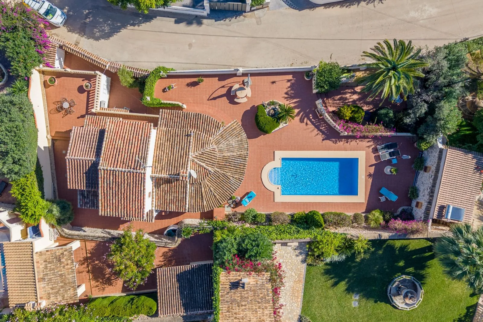 Villa mediterránea con carácter, apartamentos de invitados y estupendas vistas