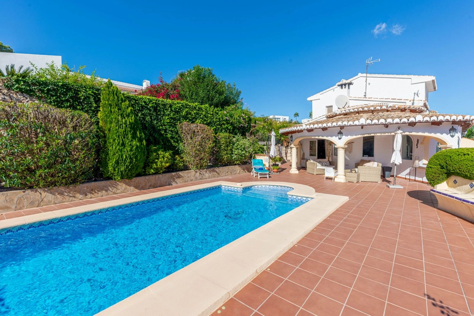 Villa mediterránea con carácter, apartamentos de invitados y estupendas vistas