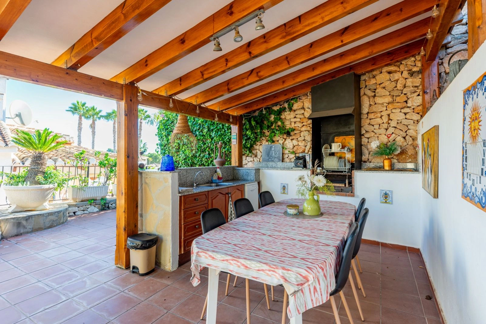 Villa mediterránea con carácter, apartamentos de invitados y estupendas vistas
