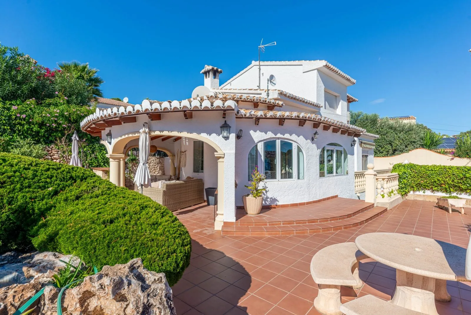 Villa mediterránea con carácter, apartamentos de invitados y estupendas vistas