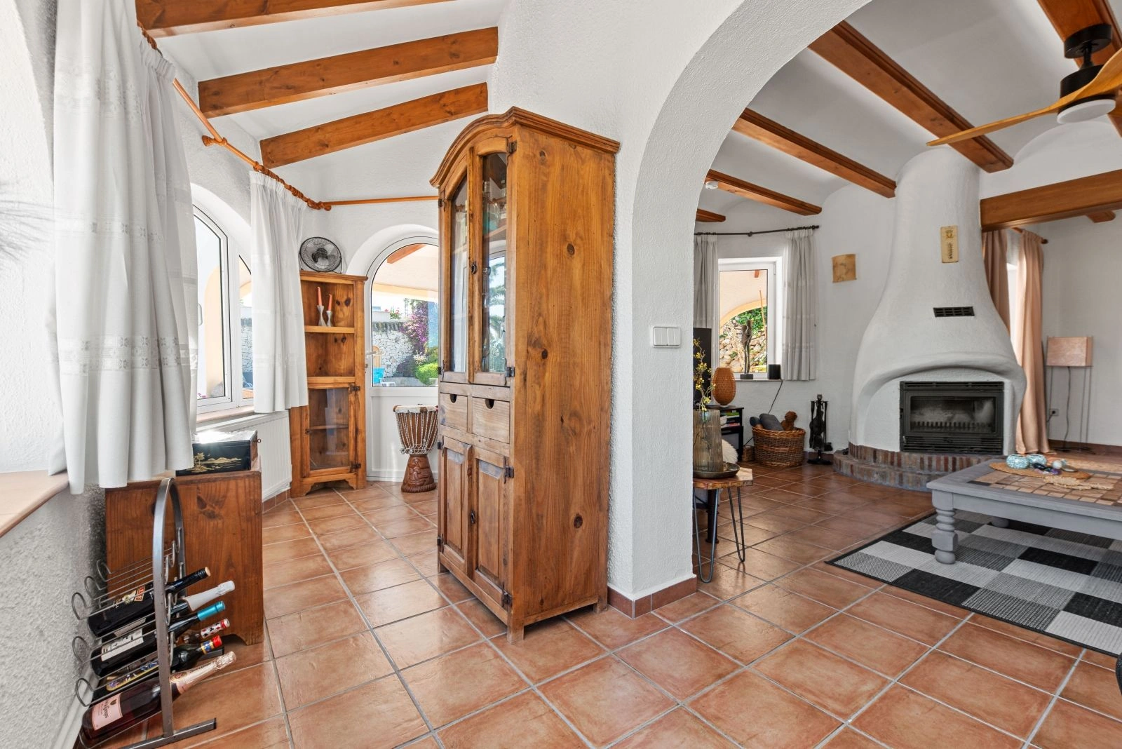 Villa mediterránea con carácter, apartamentos de invitados y estupendas vistas