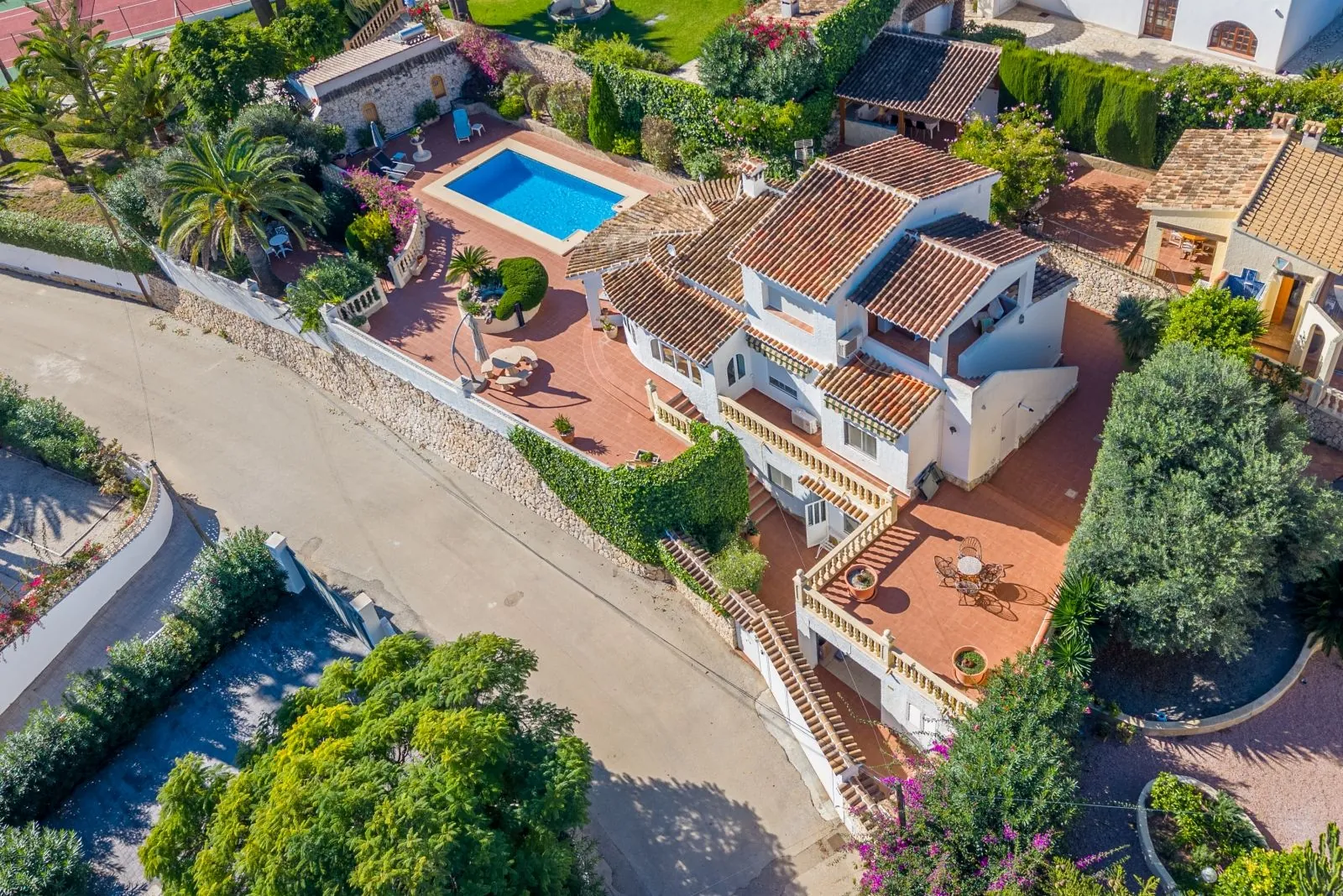 Villa mediterránea con carácter, apartamentos de invitados y estupendas vistas