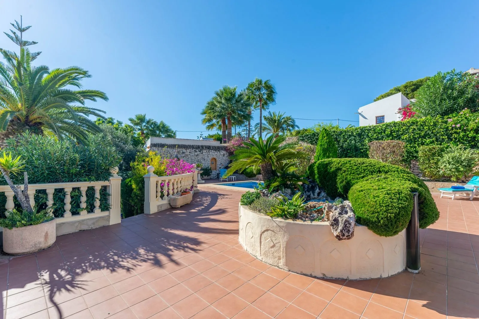 Villa mediterránea con carácter, apartamentos de invitados y estupendas vistas