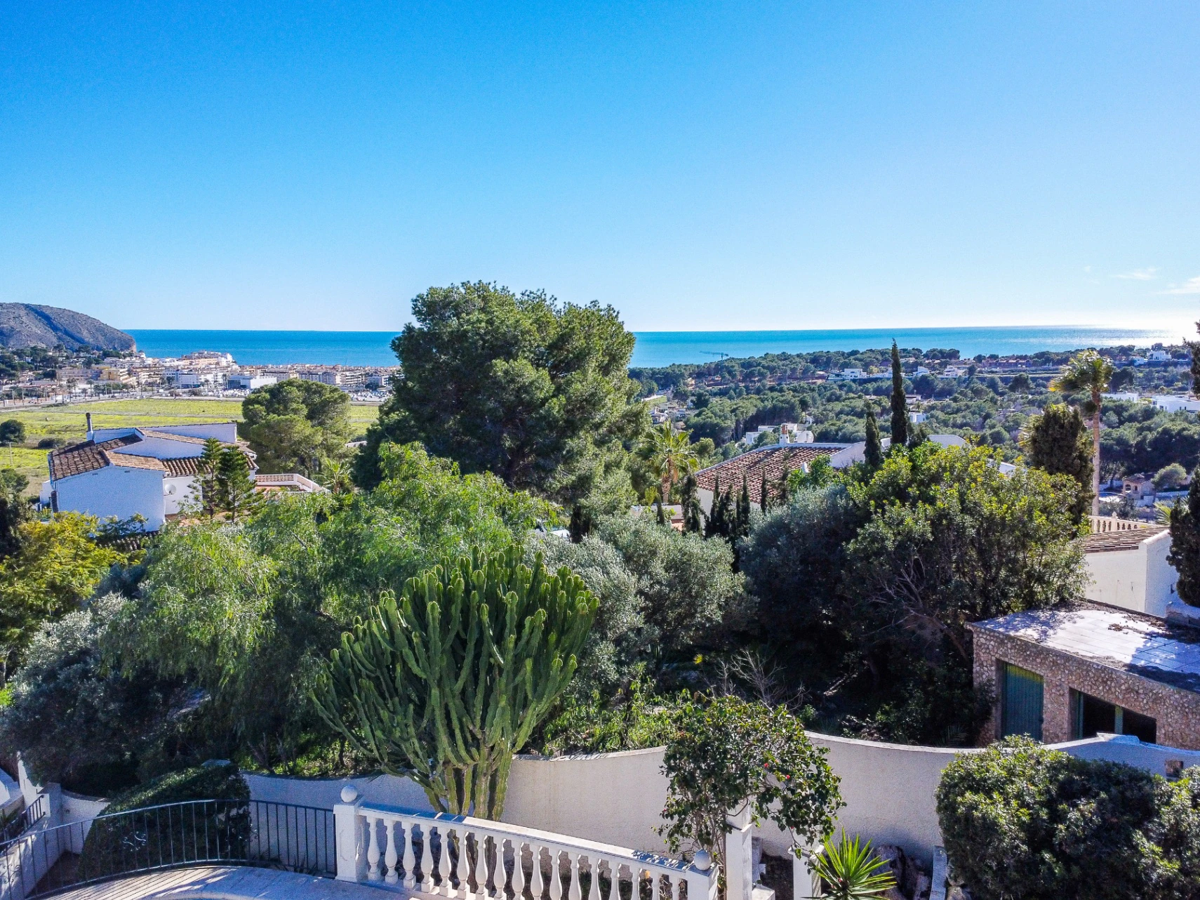 Villa con Vista al Mar en Venta en Moraira a Distancia Caminando de la Playa