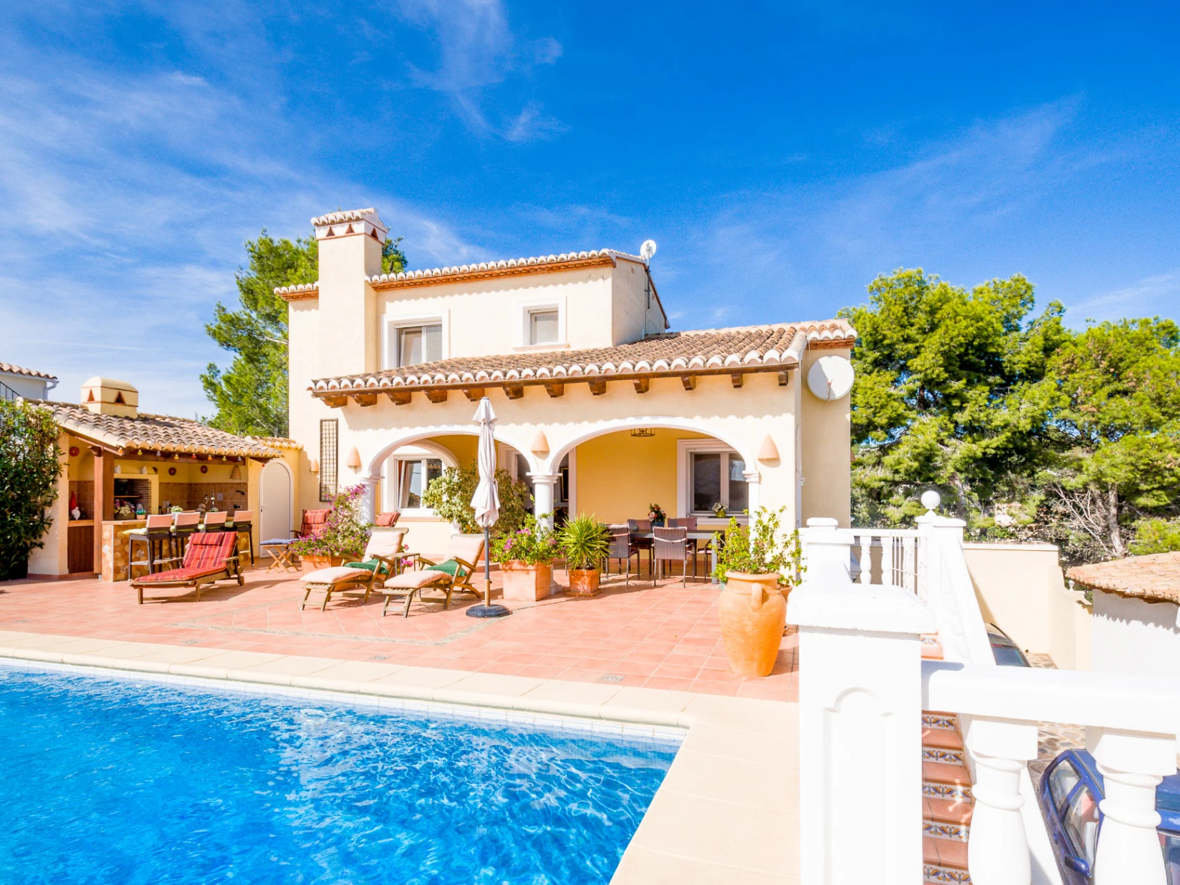 Villa en Benissa con Vistas al Mar y Apartamento de Huéspedes Independiente