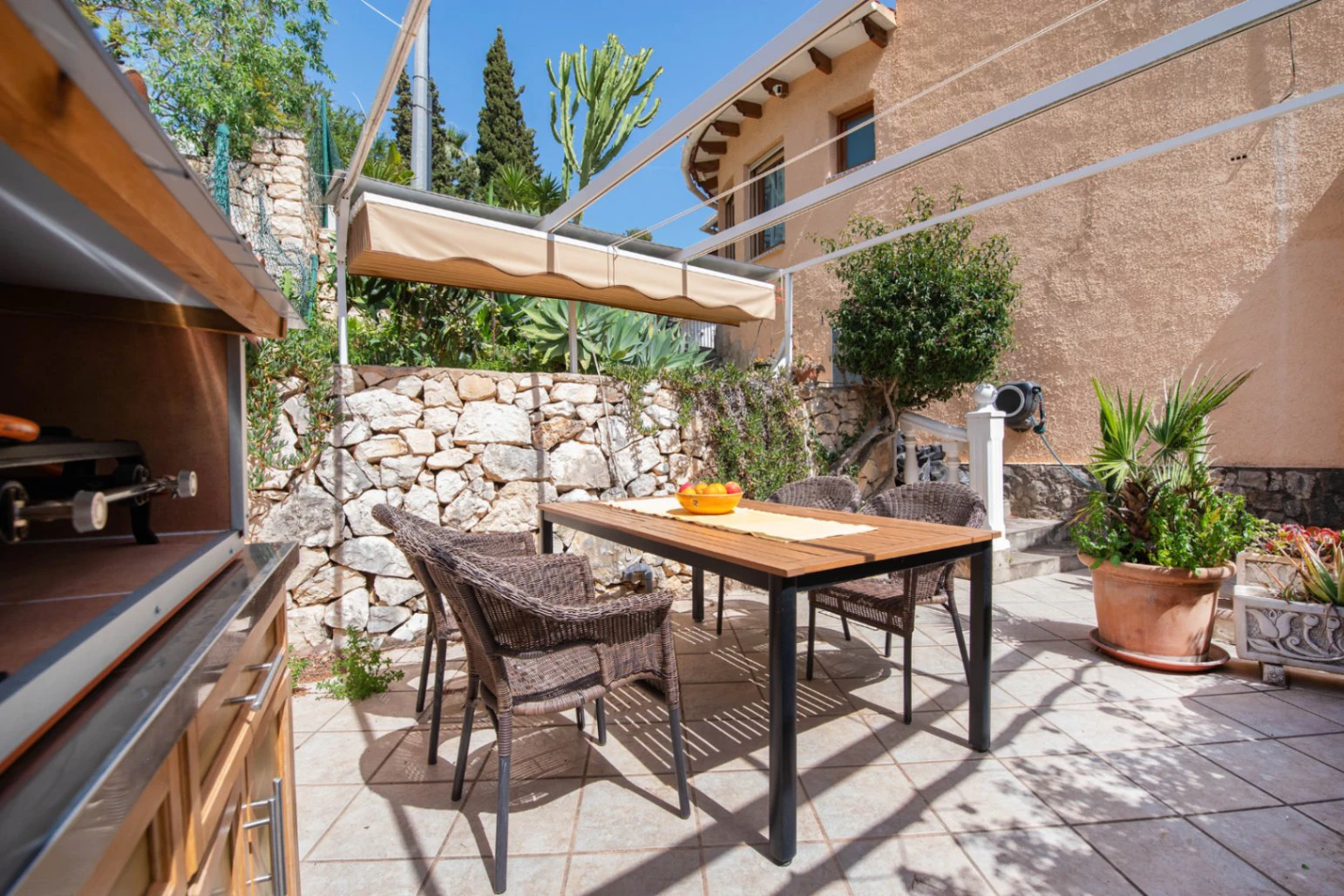 Villa Chalet Independiente en venta con 3 habitaciones en Benissa
