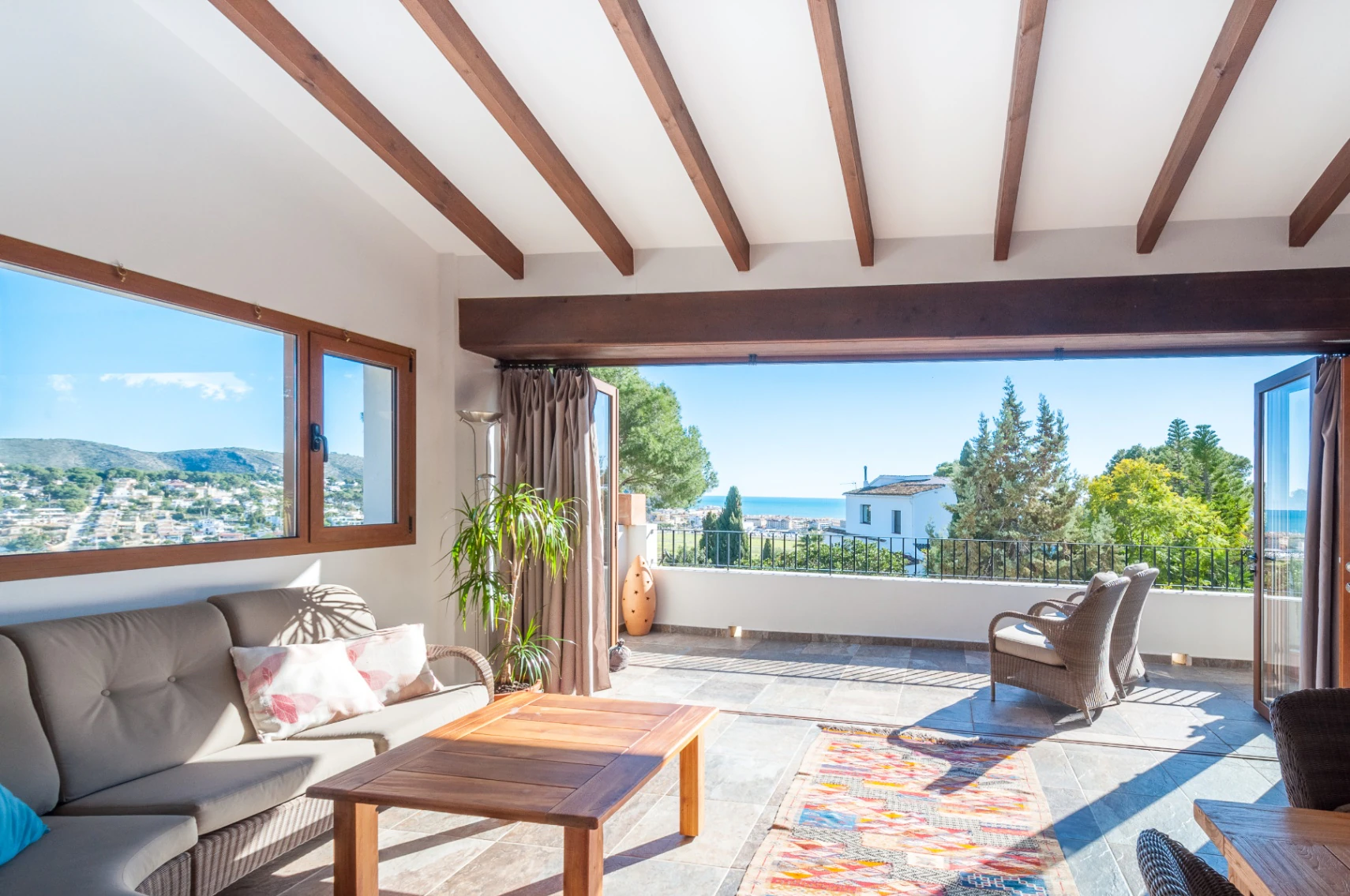 Villa con Vista al Mar en Venta en Moraira a Distancia Caminando de la Playa