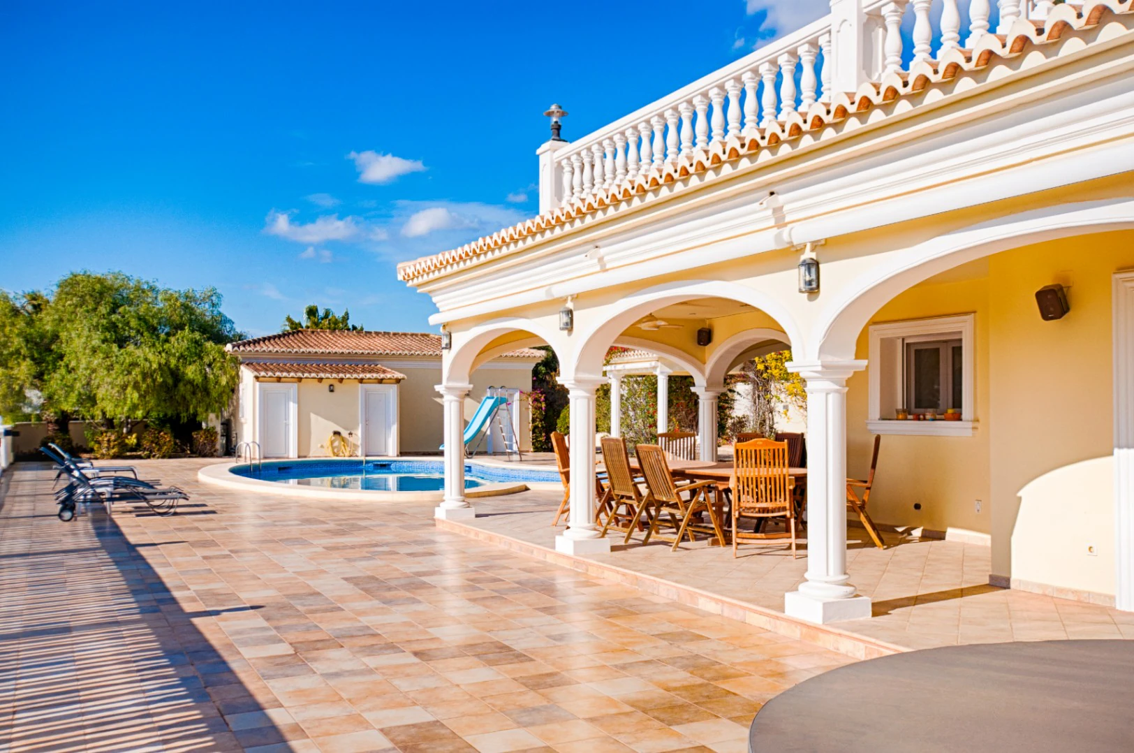 Gran villa elegante con vistas al mar en venta en Moraira