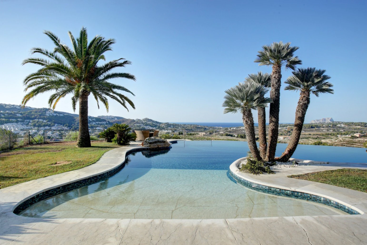 Finca de estilo rústico con imponentes vistas al mar a la venta en Moraira