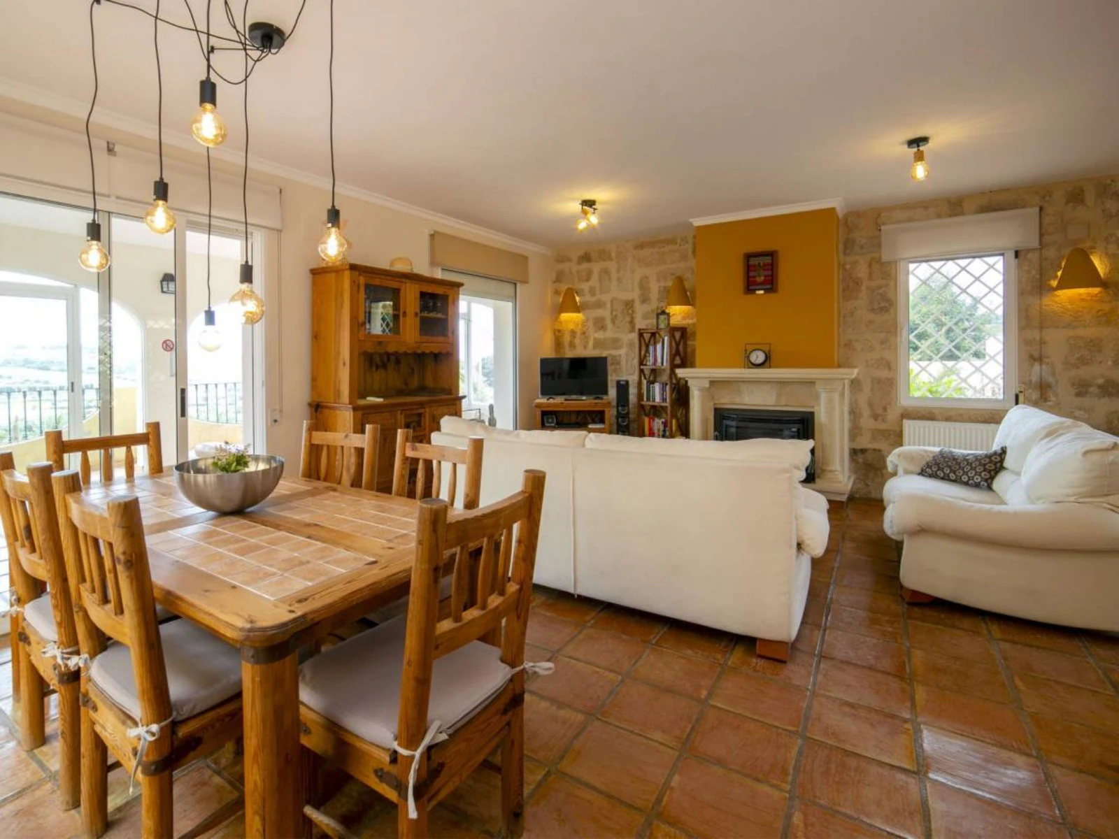 Chalet en venta de 4 dormitorios y piscina en Benissa, Alicante