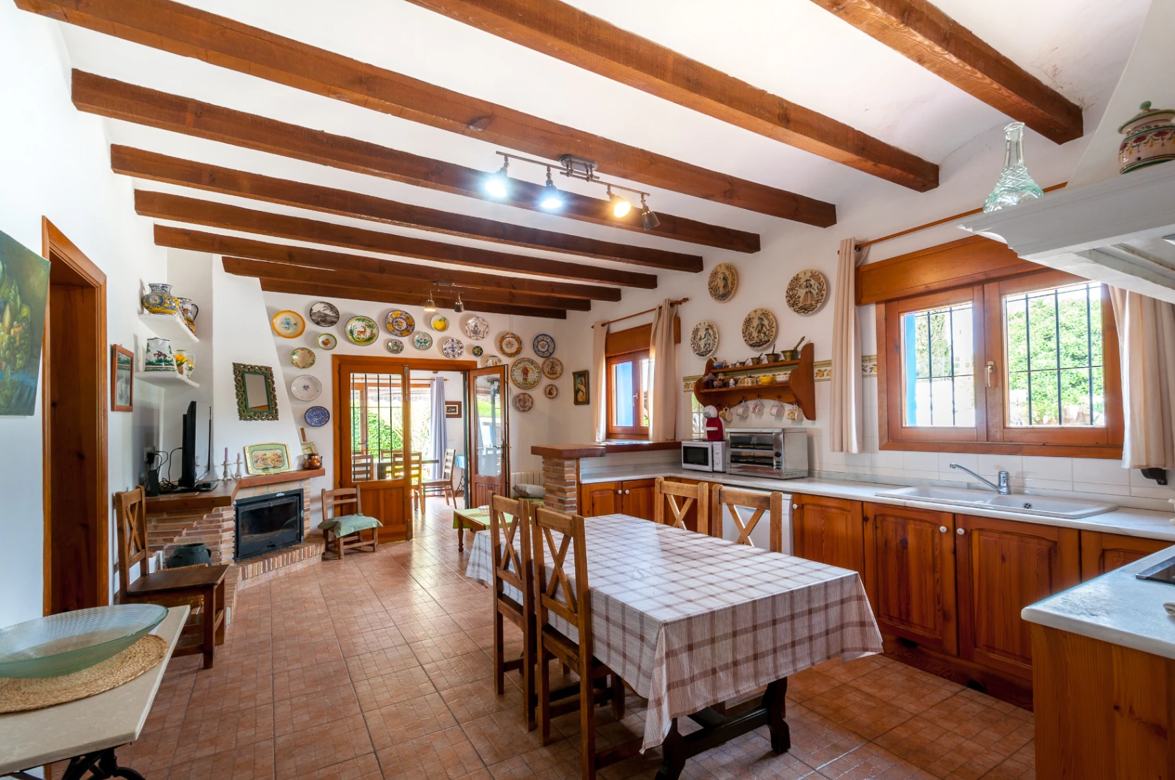 Finca en Benissa en Venta en Amplia Parcela con Piscina y Casa de Huéspedes