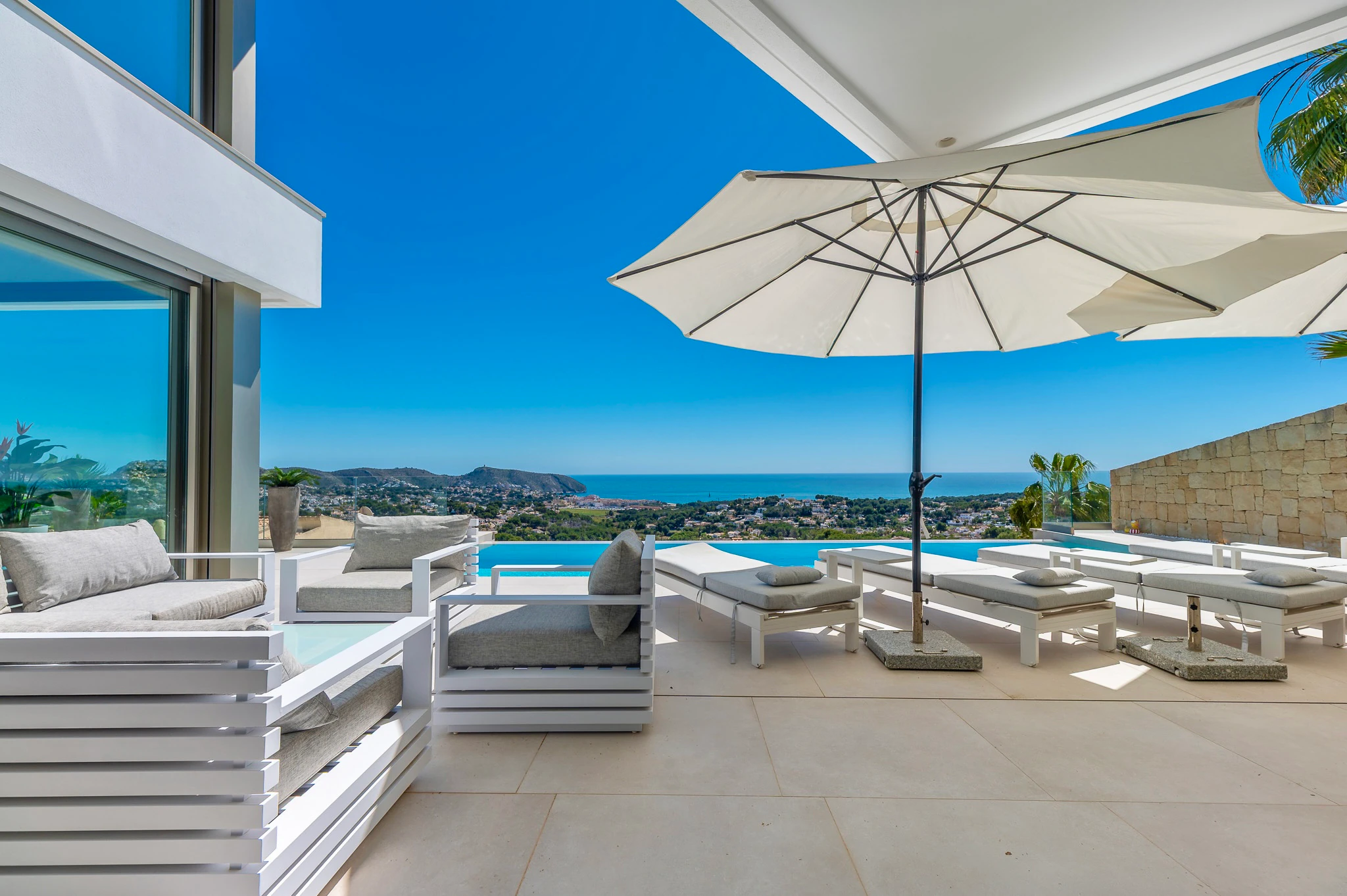 Excepcional Villa de Lujo en Moraira – Donde el Diseño, la Tecnología y las Vistas al Mar se Unen