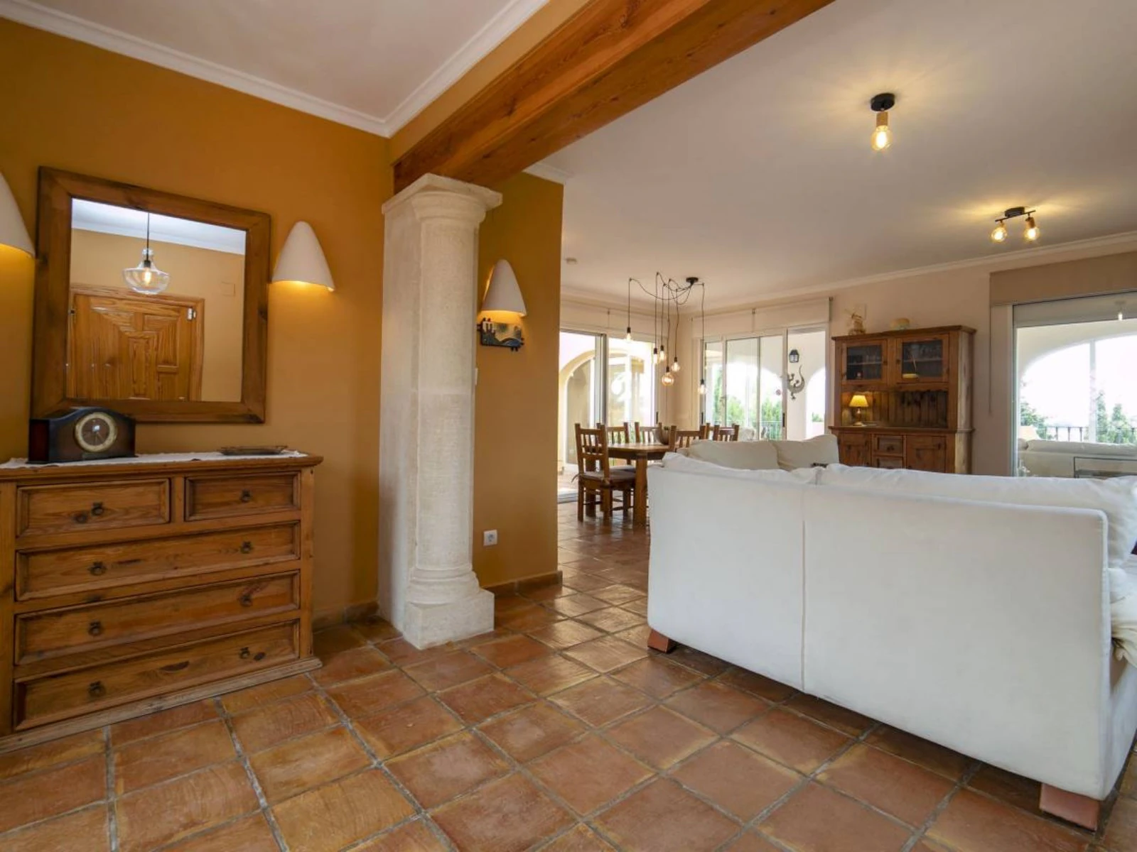 Chalet en venta de 4 dormitorios y piscina en Benissa, Alicante