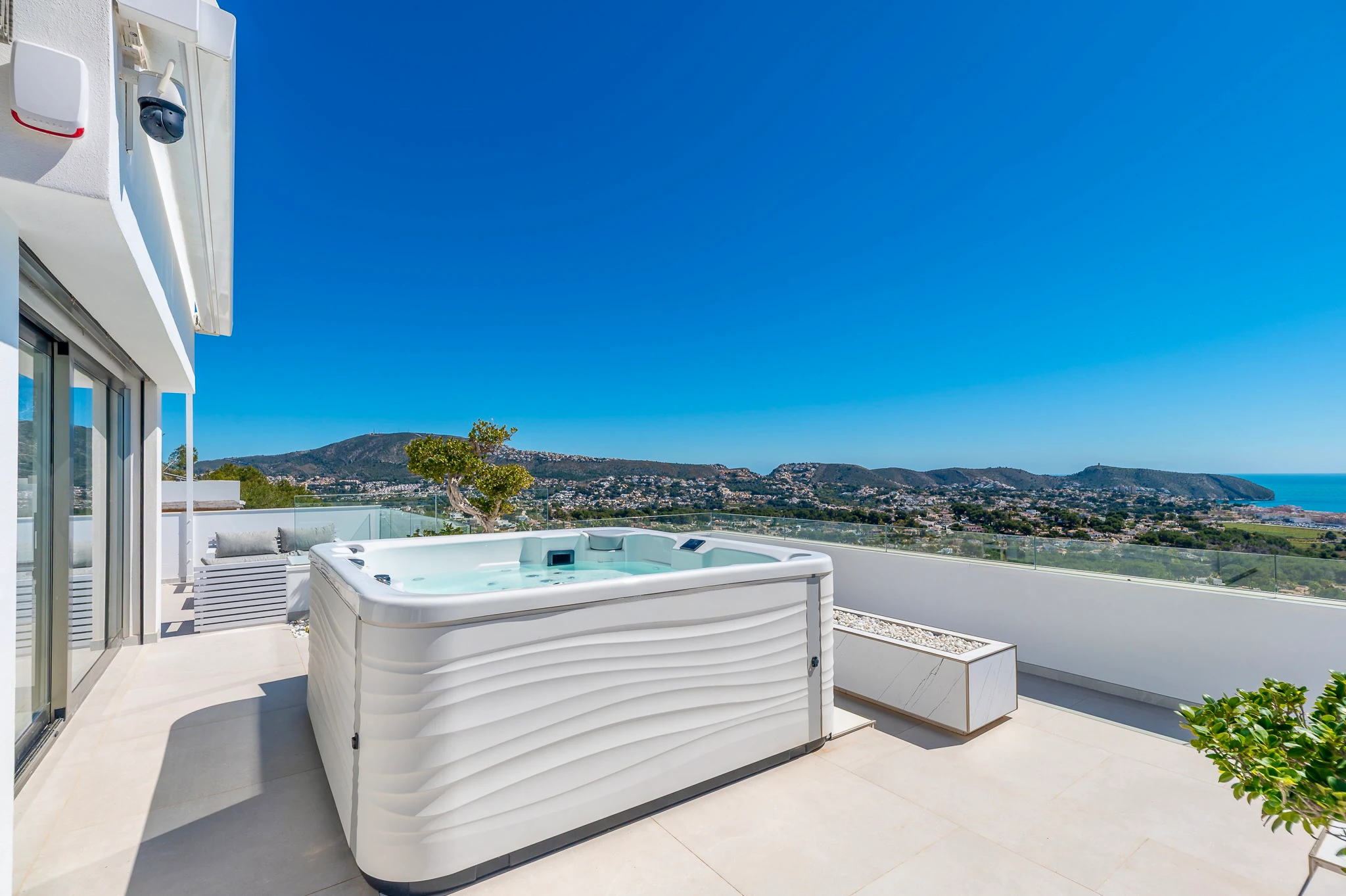 Excepcional Villa de Lujo en Moraira – Donde el Diseño, la Tecnología y las Vistas al Mar se Unen