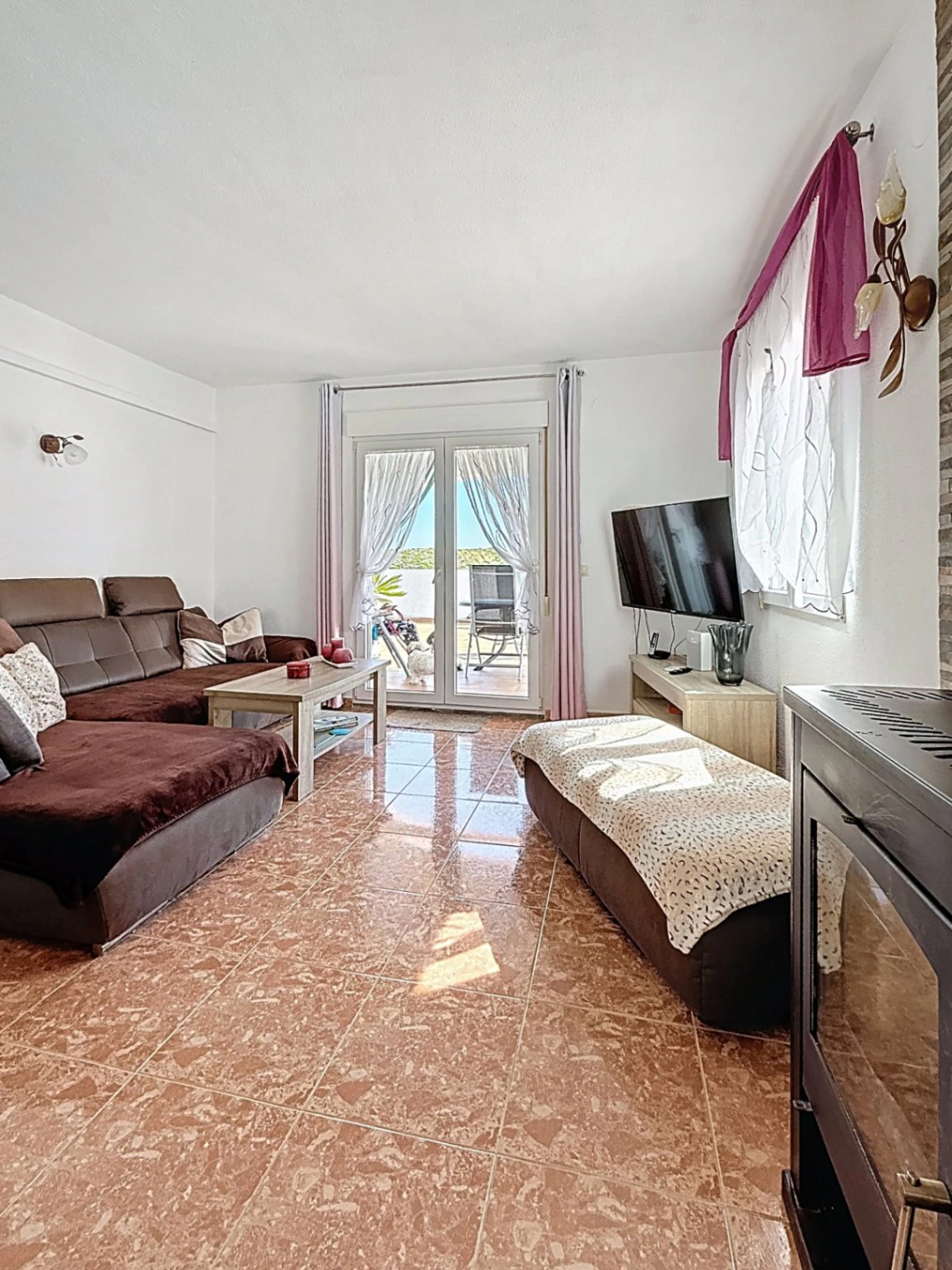 Villa de 3 dormitorios y 3 baños con vista al mar, con vistas al parque natural en Cumbre del Sol.