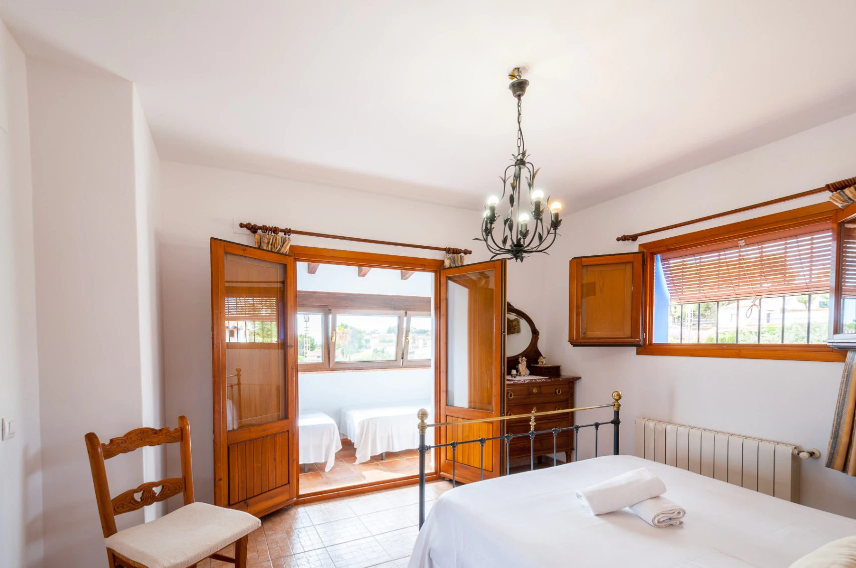 Finca en Benissa en Venta en Amplia Parcela con Piscina y Casa de Huéspedes