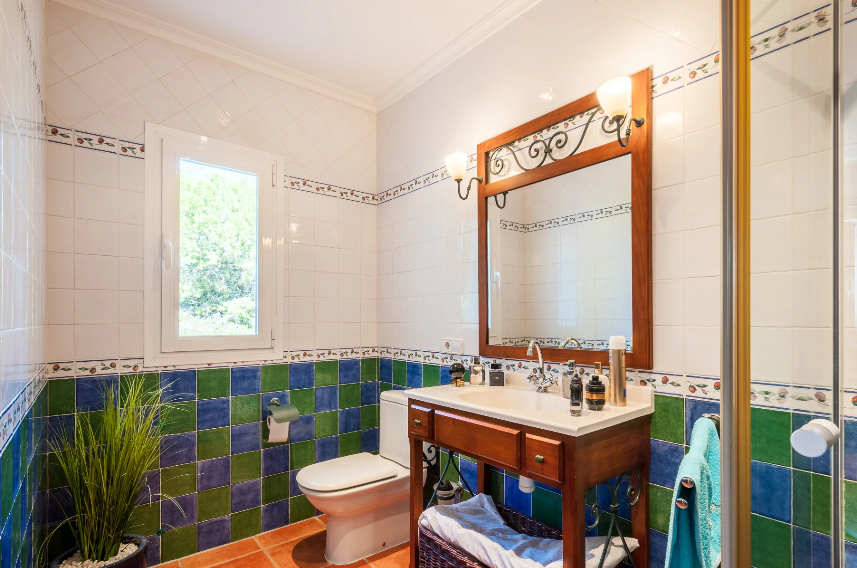 Villa en Benissa con Vistas al Mar y Apartamento de Huéspedes Independiente