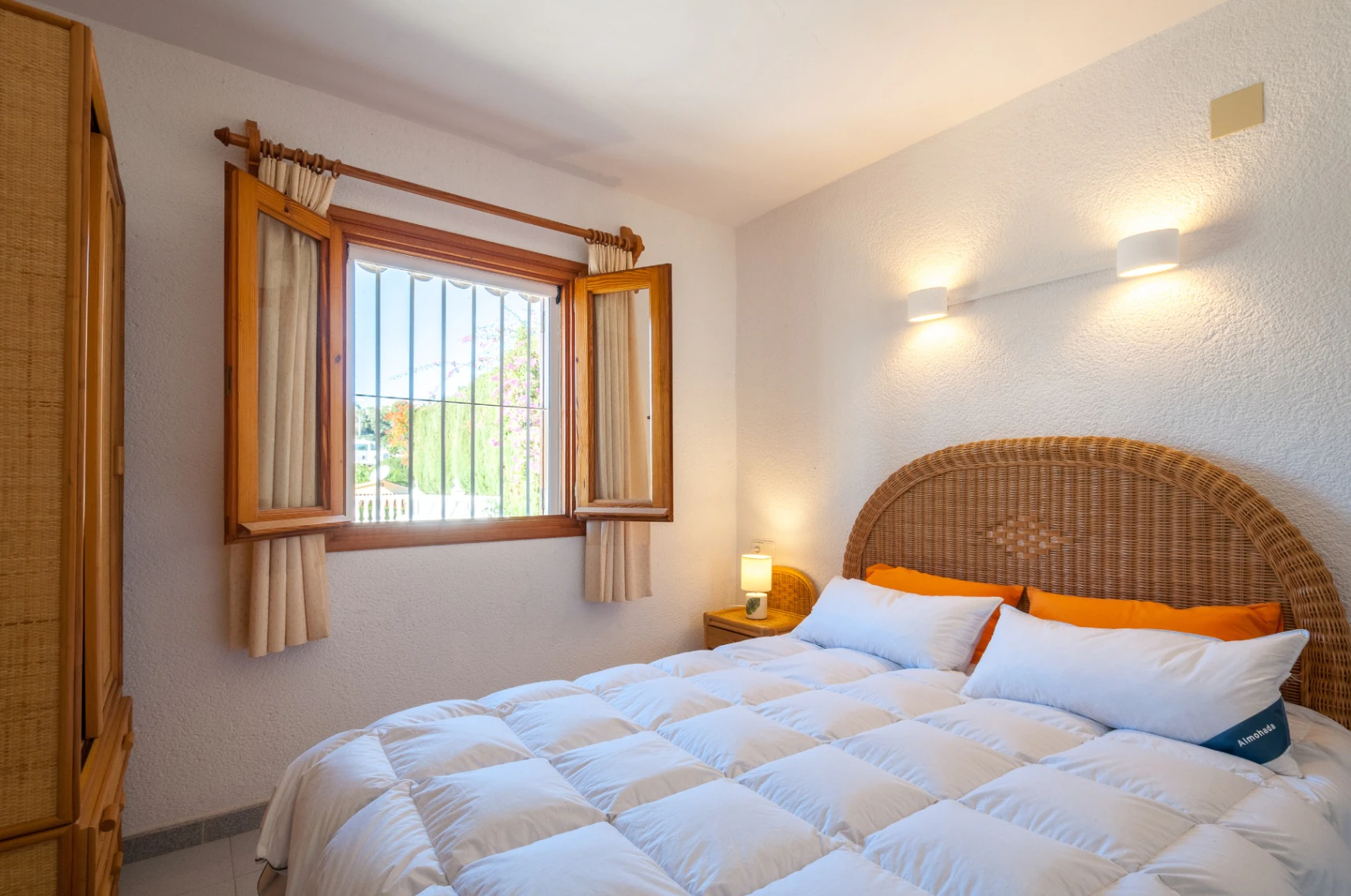 Villa mediterránea orientada al suroeste en Benissa cerca del campo de golf San Jaime.